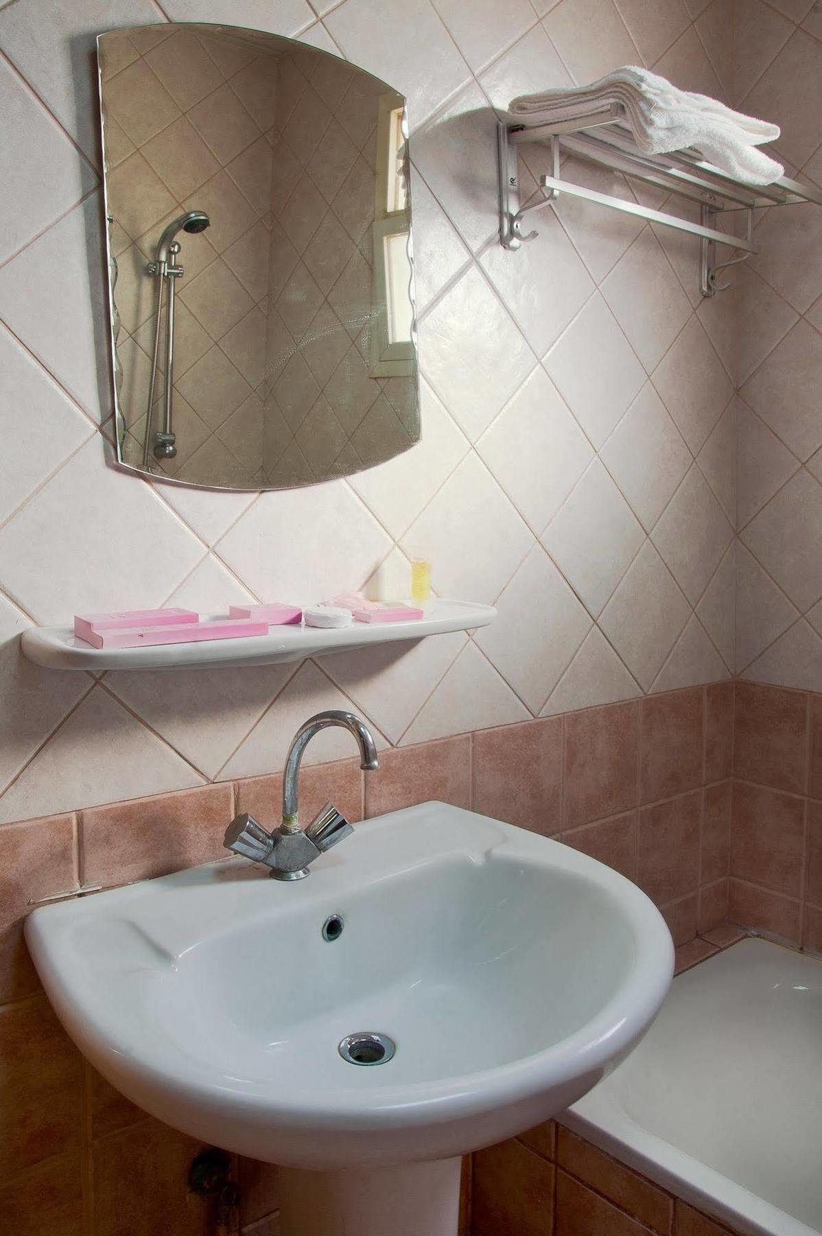 Al Farhan Hotel Suites Al Aqiq リヤード エクステリア 写真